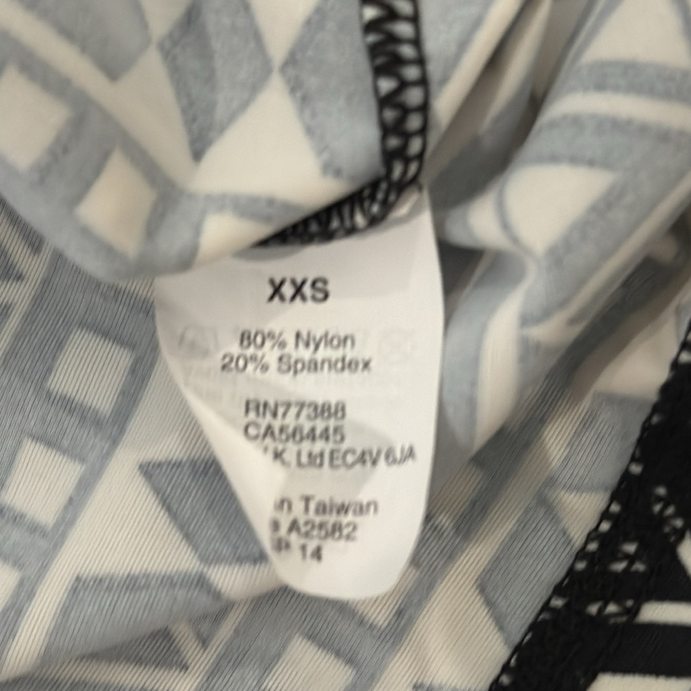 J Crew Geometric Print Rash Guard Size XXS - Picture 8 of 8